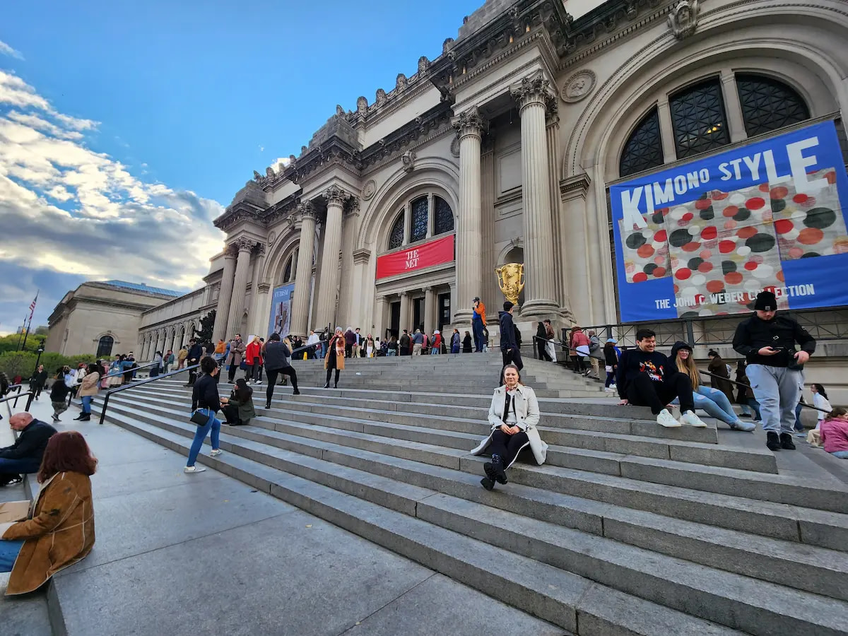 Die Treppen vor dem Metropolitan Museum of Art in Manhattan