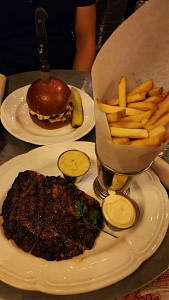Au Cheval New York Burger und Steak Frites Au Cheval New York Burger und Steak Frites