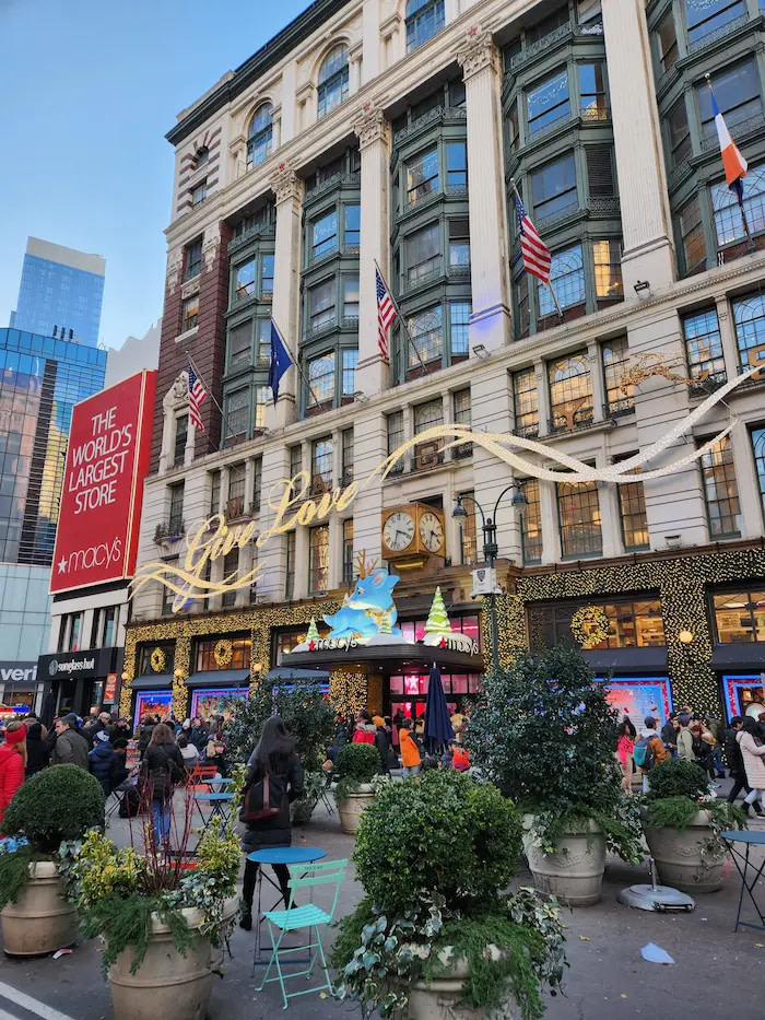 Das Macys Kaufhaus in New York an Weihnachten